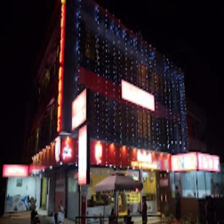 Redbell Suites Residency Kondotty Екстер'єр фото